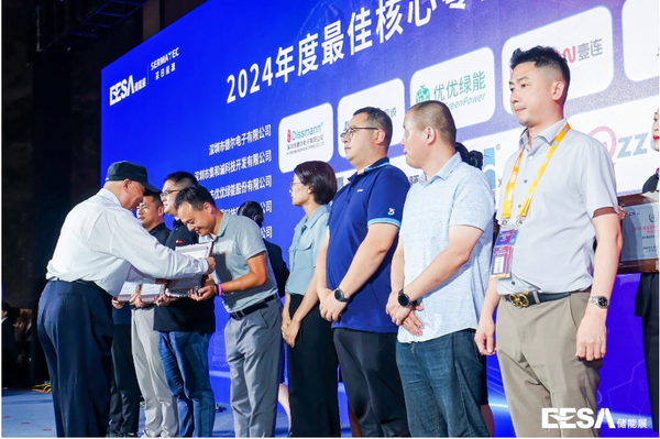 ALQ-N-007图片2 安来强科技荣获“2024年最佳核心零部件设备供应商奖”.png